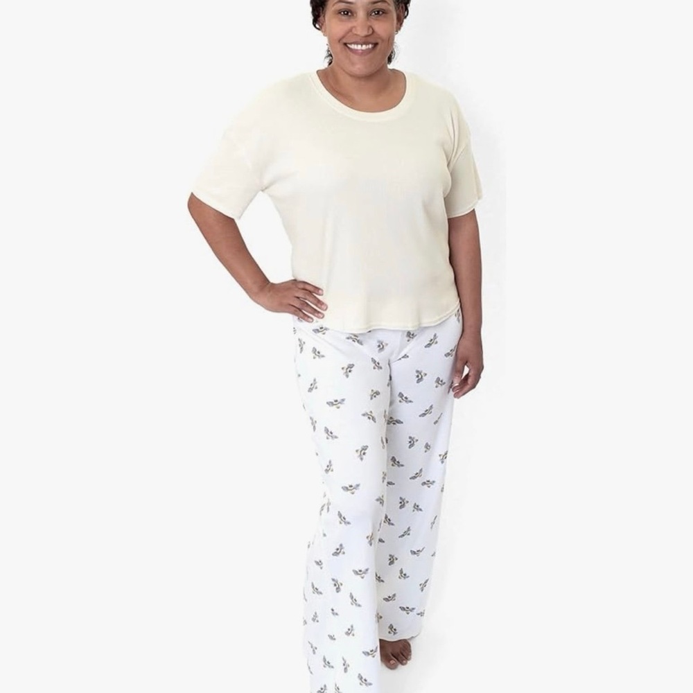 Burt’s bees Women's Cream Short Sleeve Pajama Set. Organic cotton. Size small